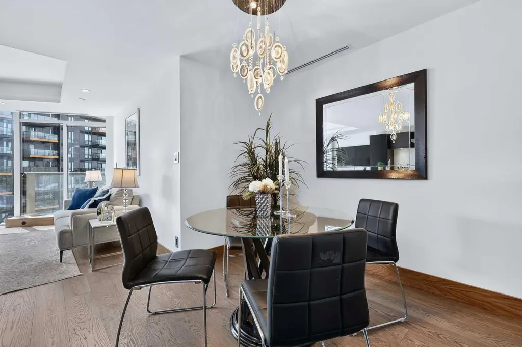 738 1 Avenue SW Calgary AB T2P5G8