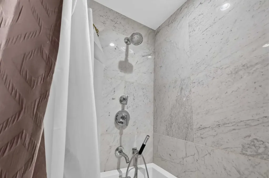 738 1 Avenue SW Calgary AB T2P5G8