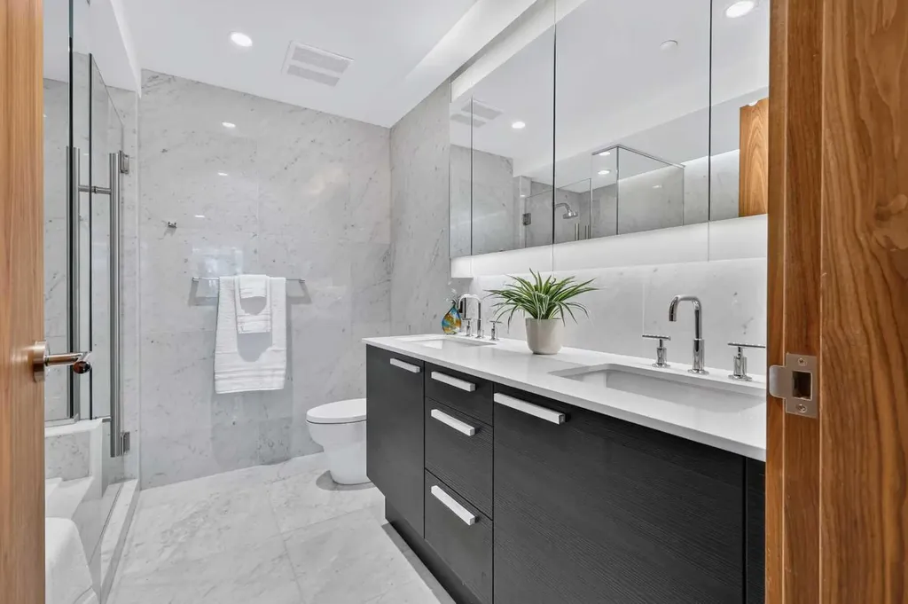 738 1 Avenue SW Calgary AB T2P5G8