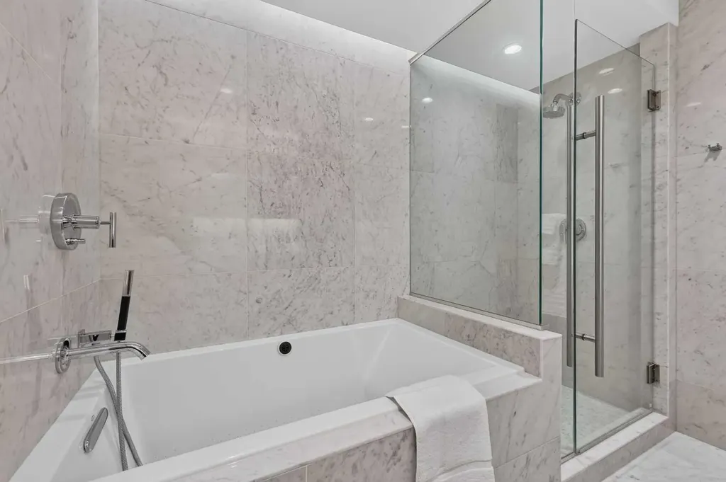 738 1 Avenue SW Calgary AB T2P5G8