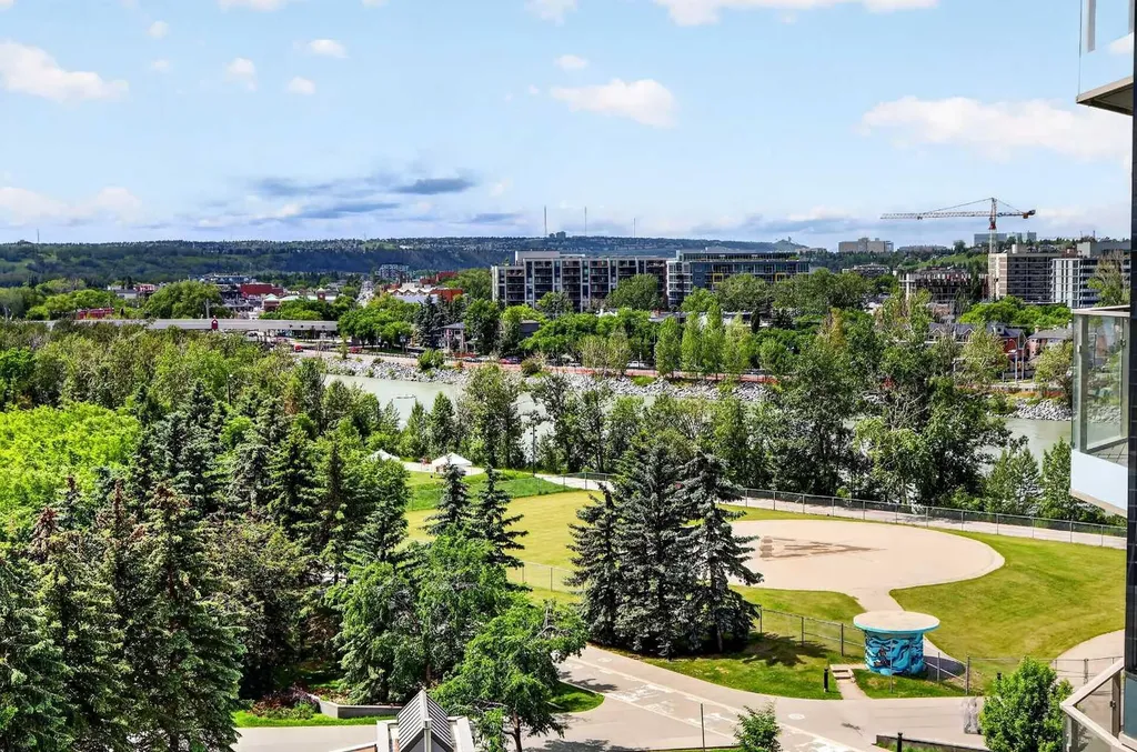 738 1 Avenue SW Calgary AB T2P5G8
