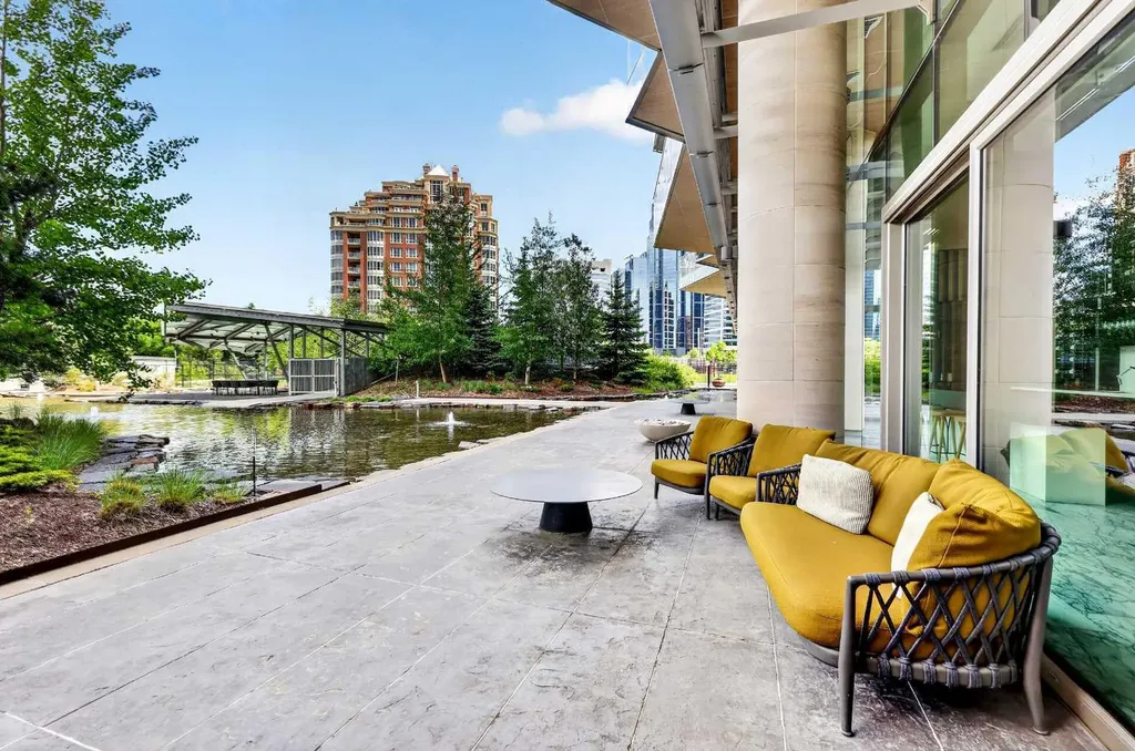 738 1 Avenue SW Calgary AB T2P5G8