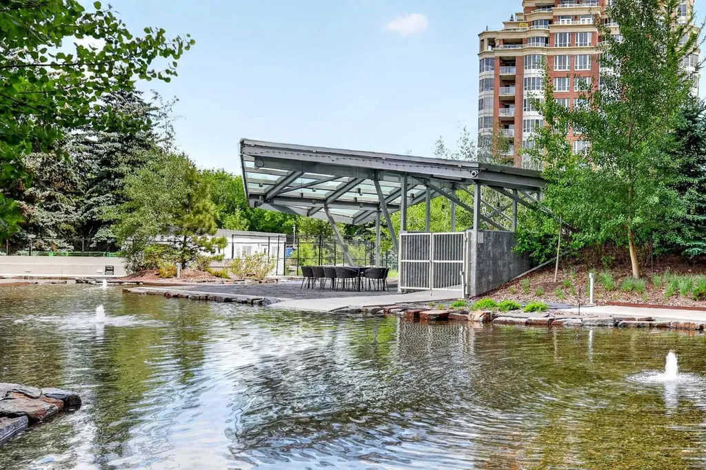 738 1 Avenue SW Calgary AB T2P5G8