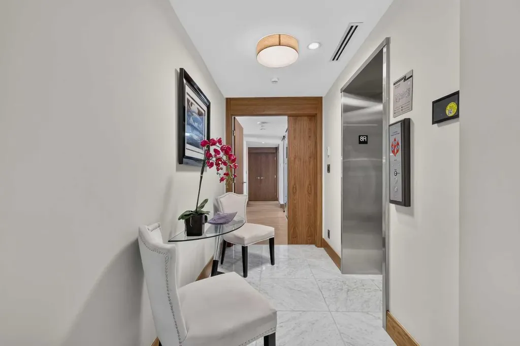 738 1 Avenue SW Calgary AB T2P5G8