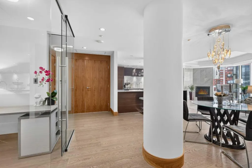 738 1 Avenue SW Calgary AB T2P5G8