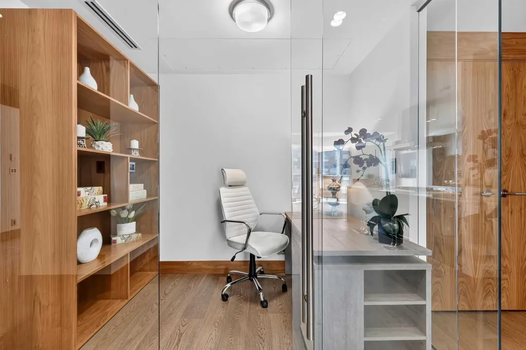 738 1 Avenue SW Calgary AB T2P5G8