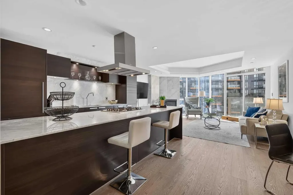 738 1 Avenue SW Calgary AB T2P5G8