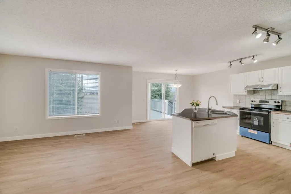 130 Somerglen Way SW Calgary AB T2Y 4B2