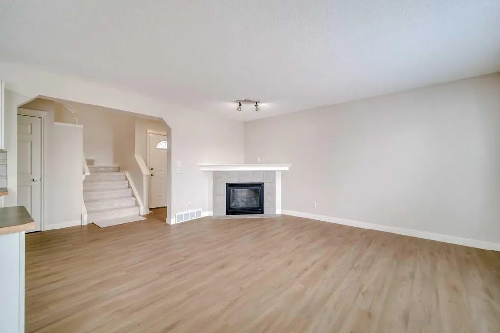 130 Somerglen Way SW Calgary AB T2Y 4B2