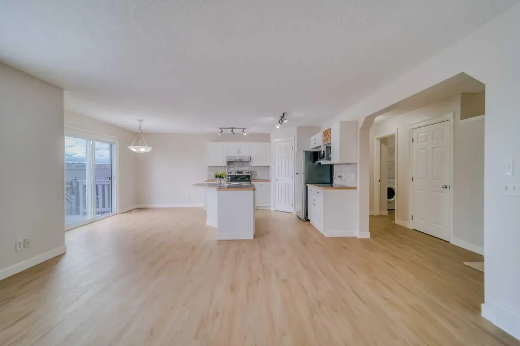 130 Somerglen Way SW Calgary AB T2Y 4B2
