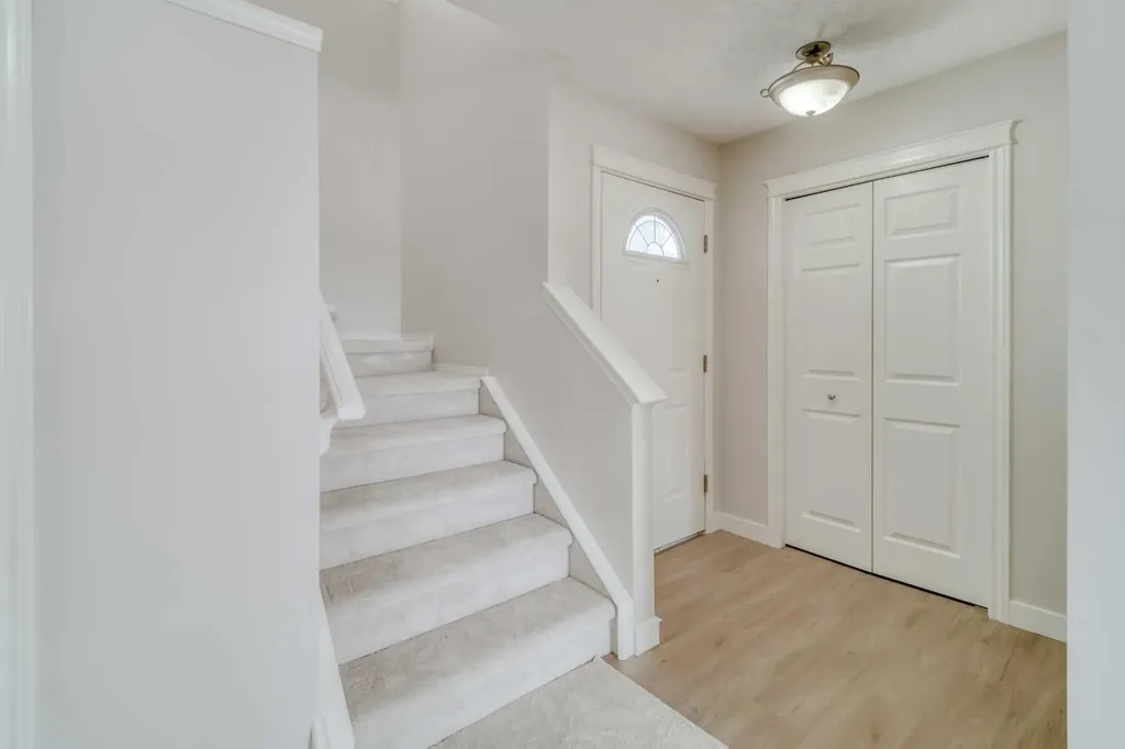 130 Somerglen Way SW Calgary AB T2Y 4B2