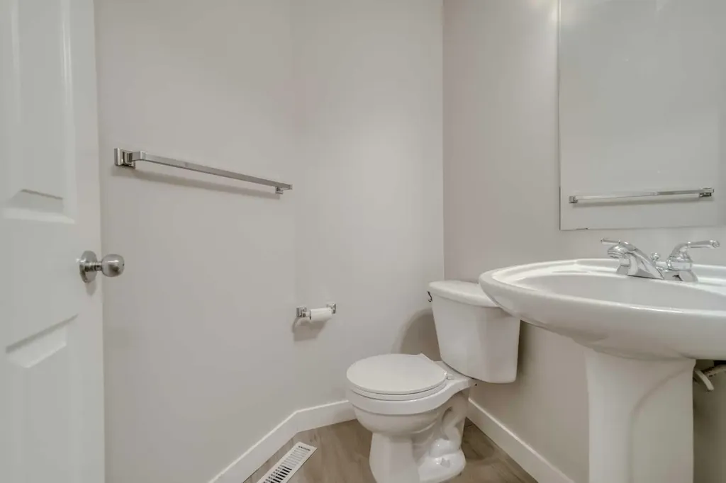 130 Somerglen Way SW Calgary AB T2Y 4B2
