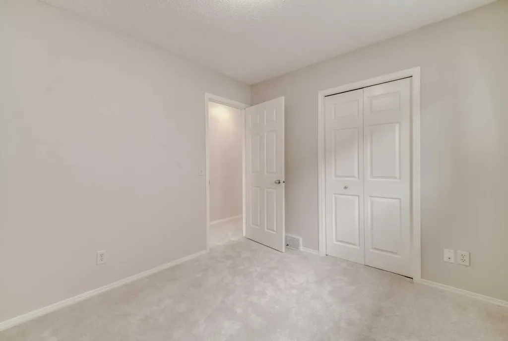 130 Somerglen Way SW Calgary AB T2Y 4B2