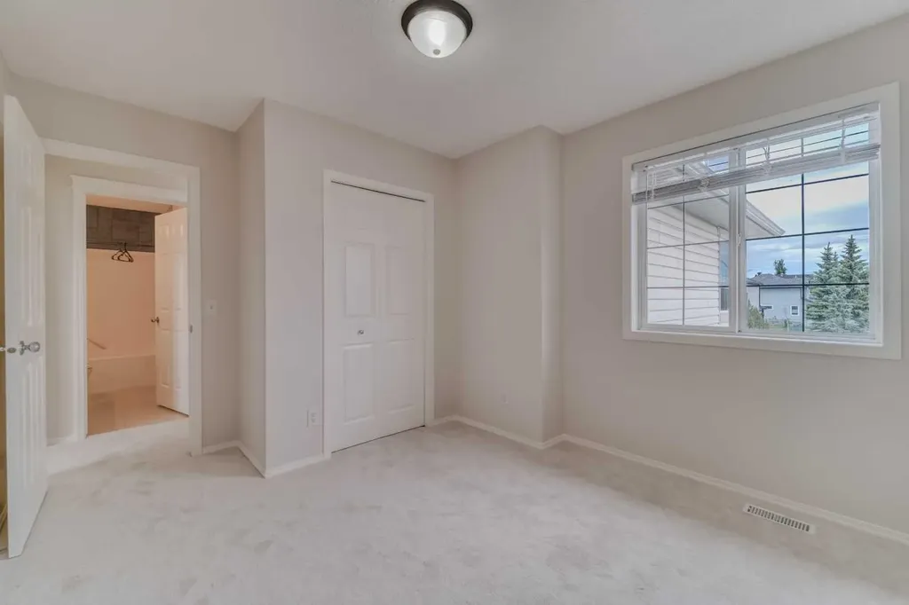 130 Somerglen Way SW Calgary AB T2Y 4B2