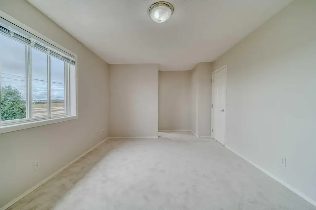 130 Somerglen Way SW Calgary AB T2Y 4B2