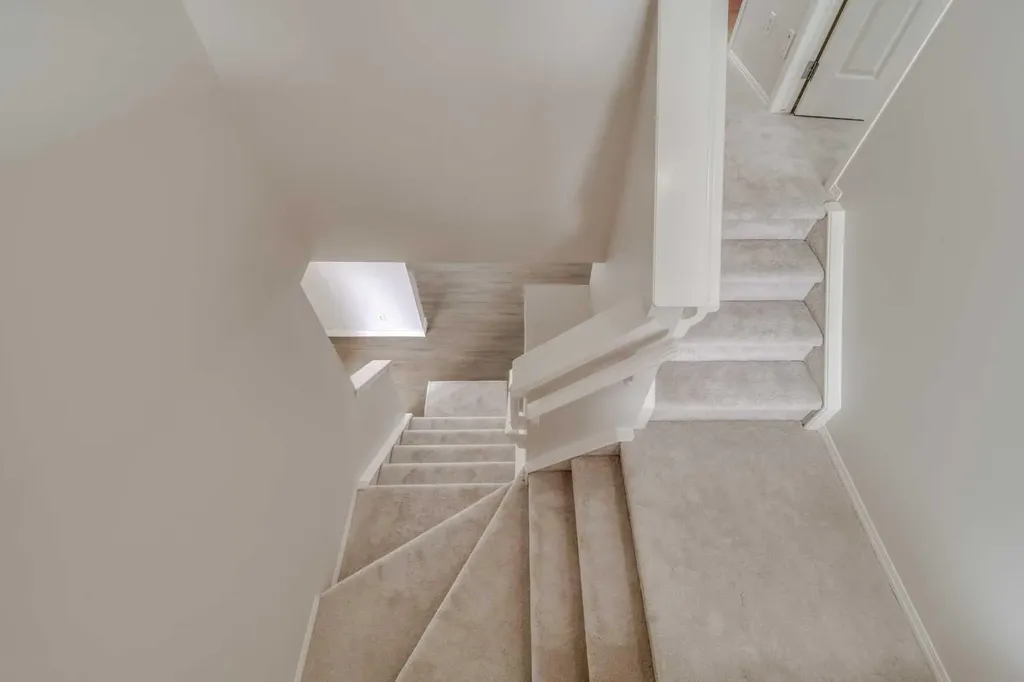 130 Somerglen Way SW Calgary AB T2Y 4B2