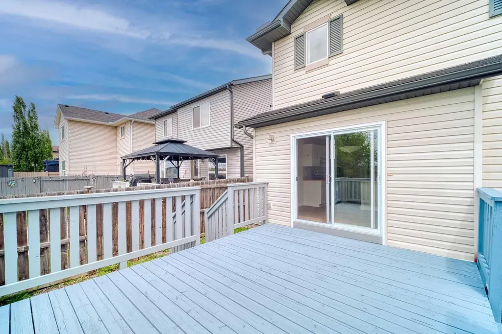 130 Somerglen Way SW Calgary AB T2Y 4B2