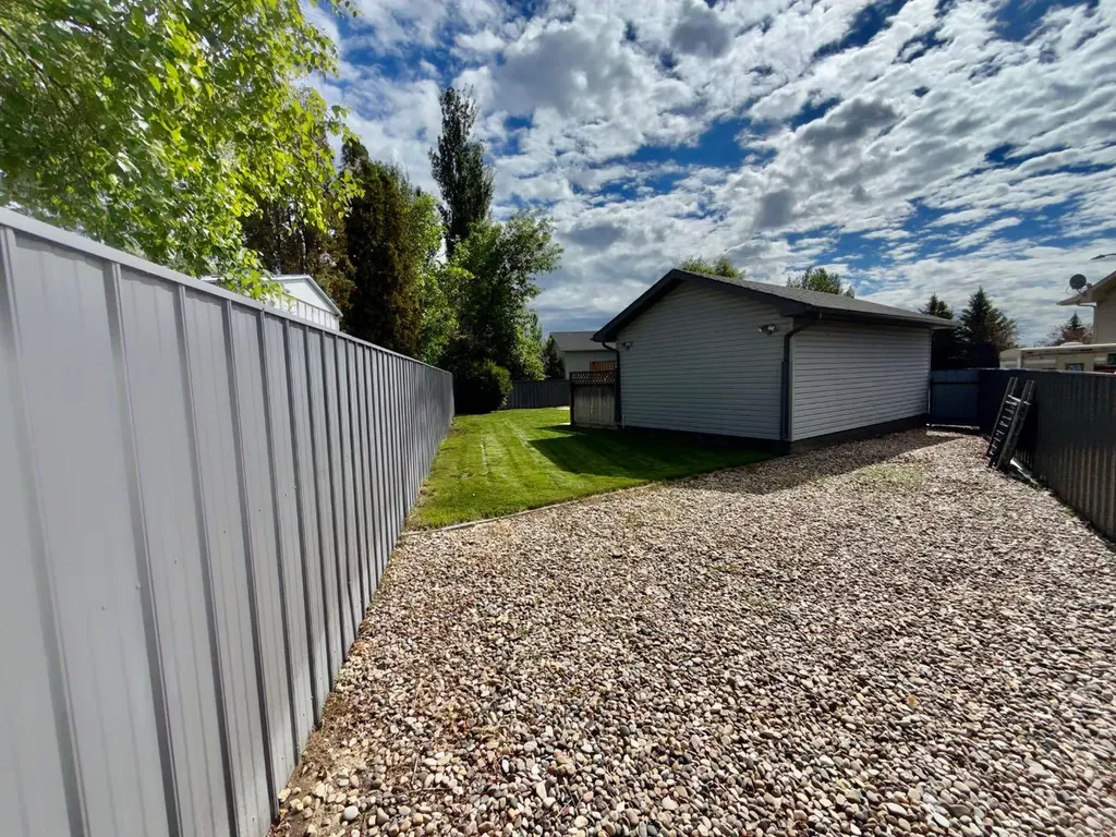 40 Micmac Court W Lethbridge AB T1K 7P9