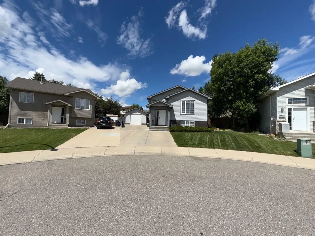 40 Micmac Court W Lethbridge AB T1K 7P9