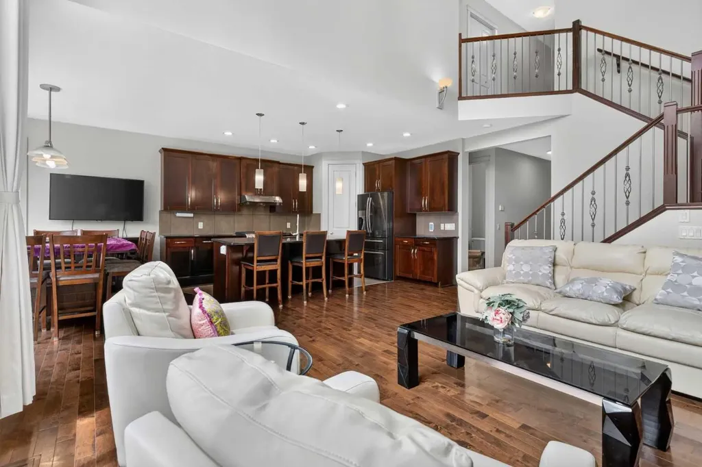 27 Pantego Avenue NW Calgary AB T3K 0C4