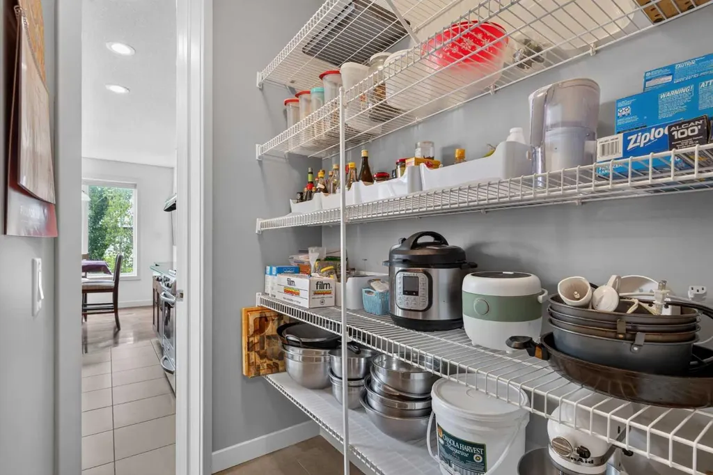 27 Pantego Avenue NW Calgary AB T3K 0C4