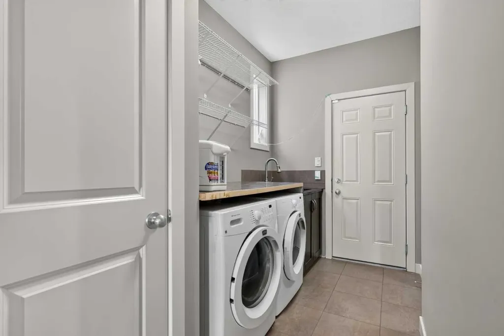 27 Pantego Avenue NW Calgary AB T3K 0C4