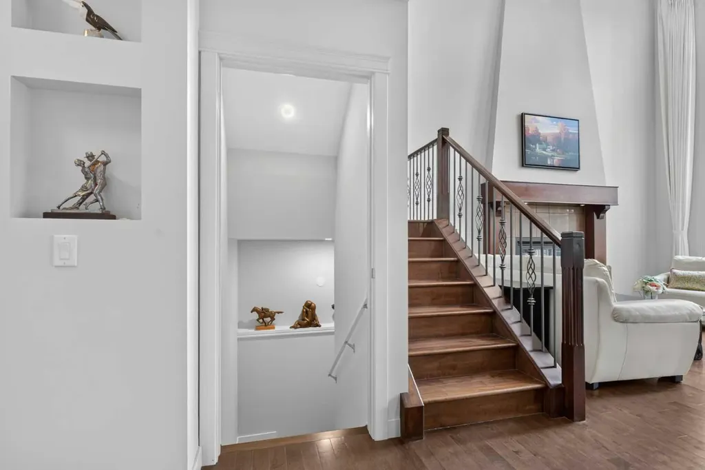 27 Pantego Avenue NW Calgary AB T3K 0C4
