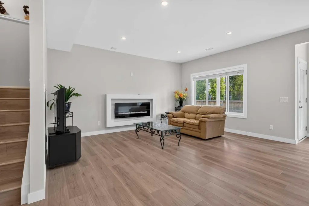 27 Pantego Avenue NW Calgary AB T3K 0C4