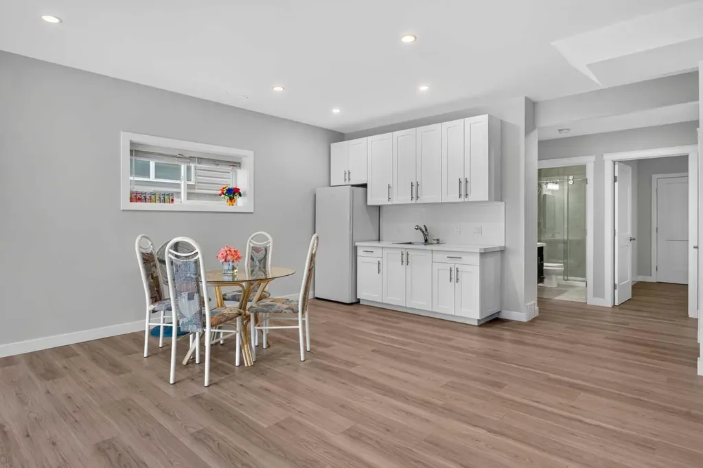 27 Pantego Avenue NW Calgary AB T3K 0C4