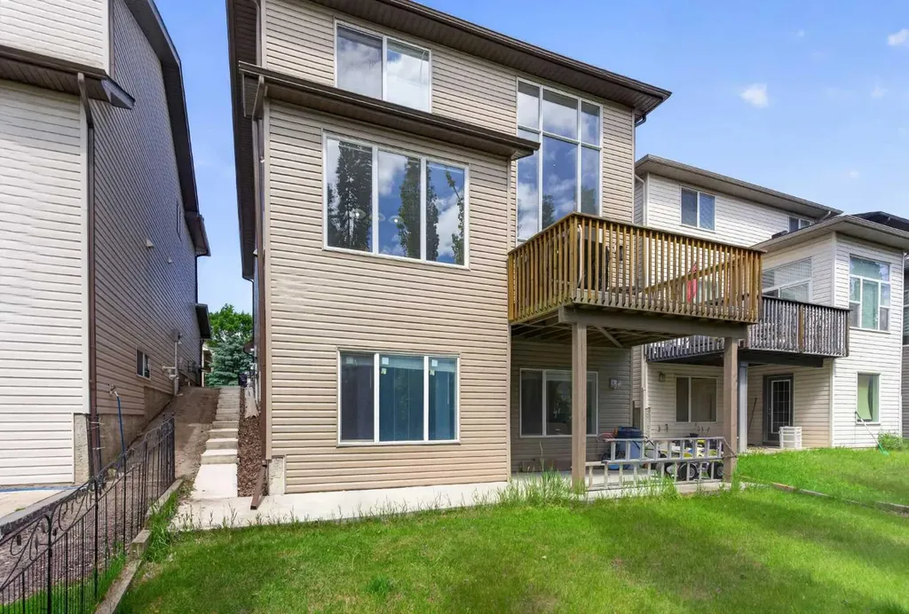 27 Pantego Avenue NW Calgary AB T3K 0C4