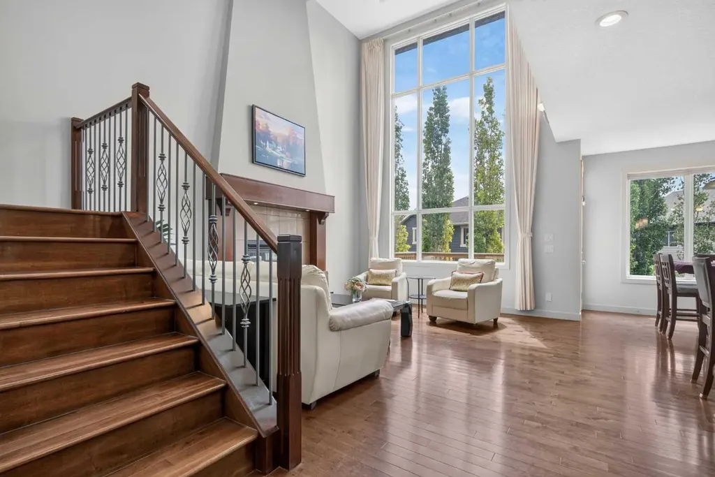 27 Pantego Avenue NW Calgary AB T3K 0C4