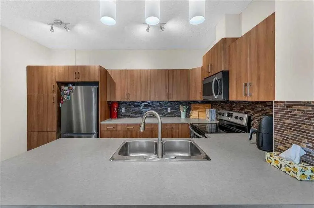 10 Auburn Bay Avenue SE Calgary AB T3M0P7