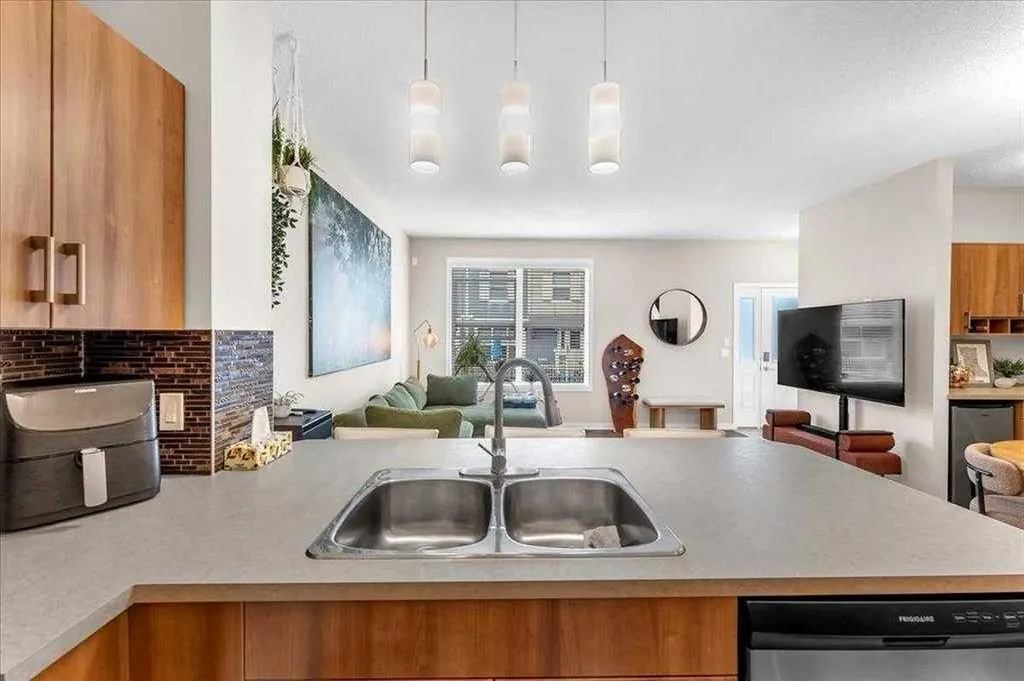 10 Auburn Bay Avenue SE Calgary AB T3M0P7