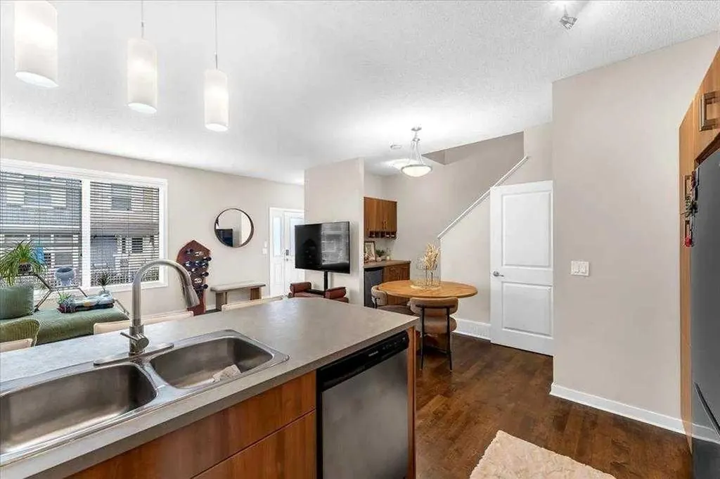 10 Auburn Bay Avenue SE Calgary AB T3M0P7