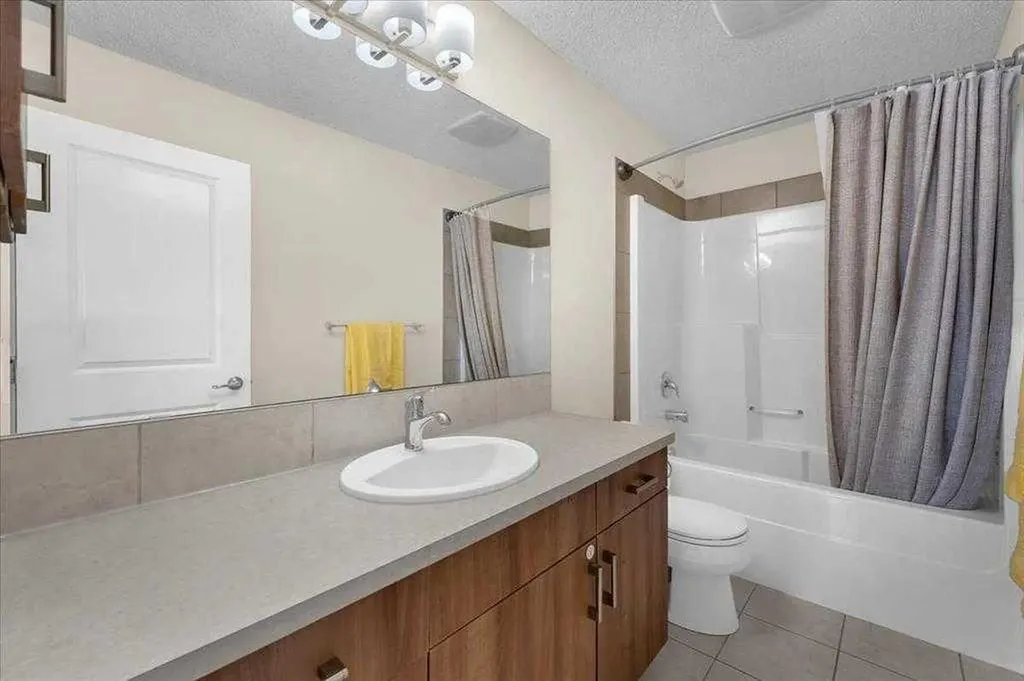 10 Auburn Bay Avenue SE Calgary AB T3M0P7