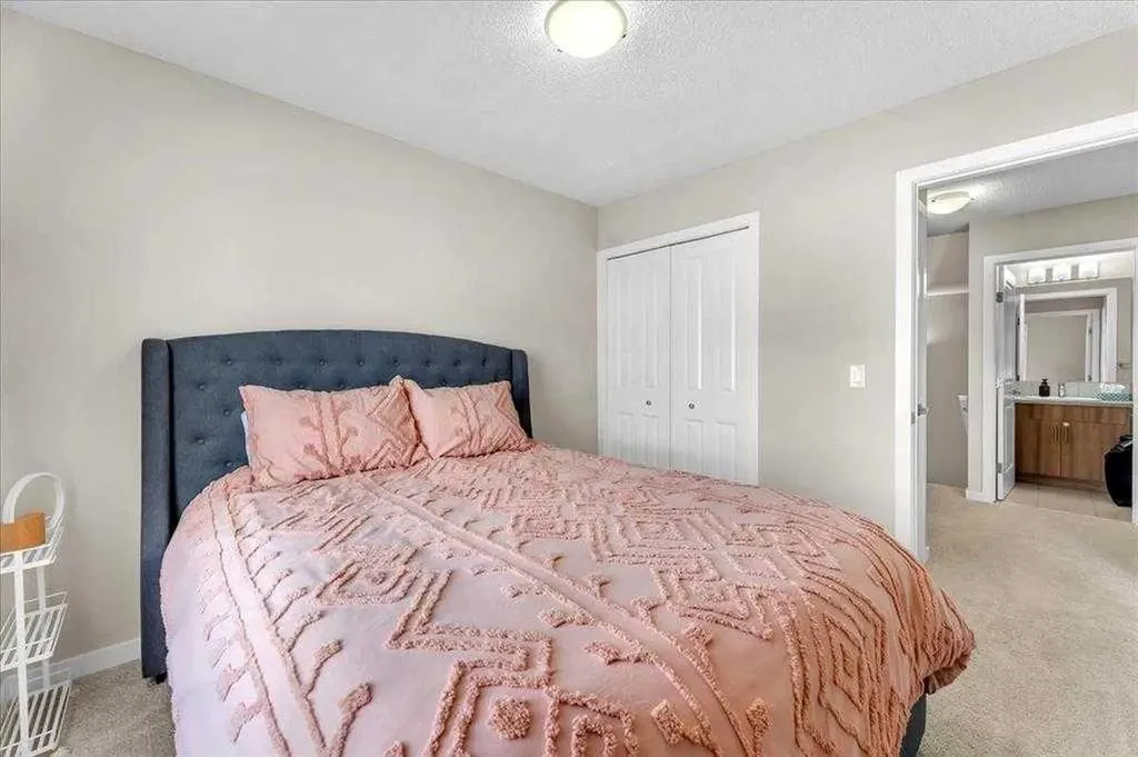10 Auburn Bay Avenue SE Calgary AB T3M0P7