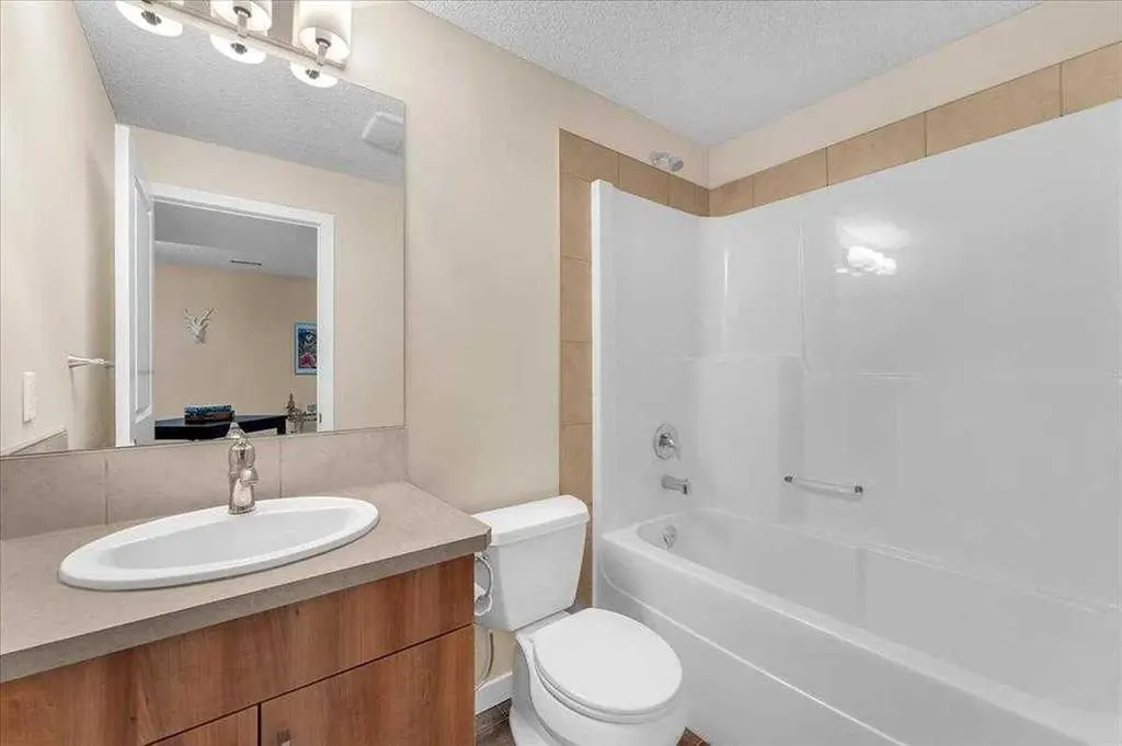10 Auburn Bay Avenue SE Calgary AB T3M0P7