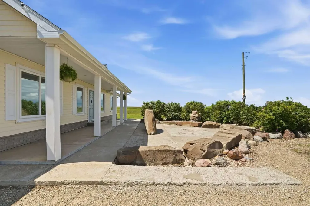 245169 Range Road 271 Rural Rocky View County AB T1Z0V9