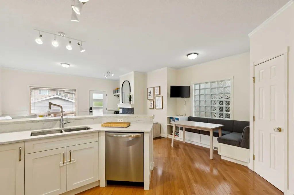 718 53 Avenue SW Calgary AB T2V0C3