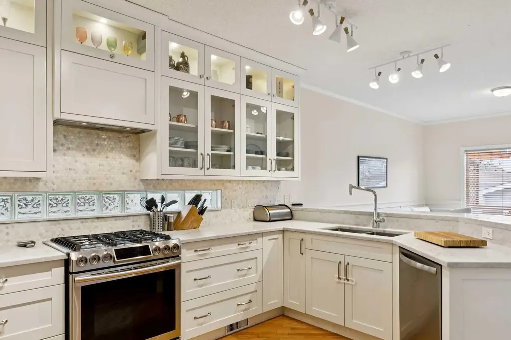718 53 Avenue SW Calgary AB T2V0C3