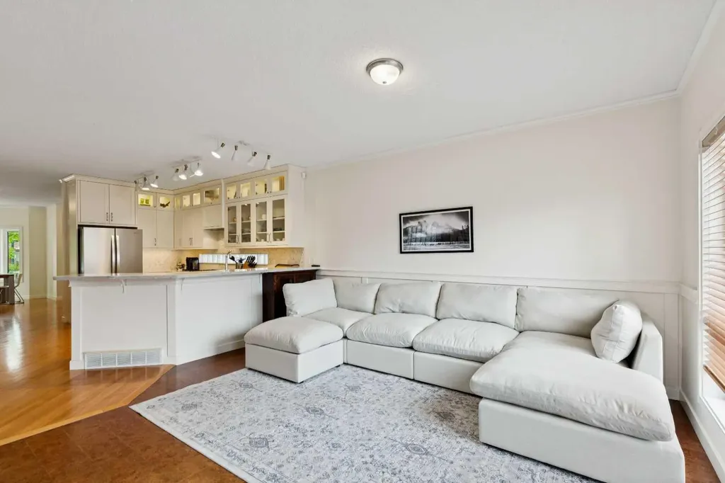 718 53 Avenue SW Calgary AB T2V0C3