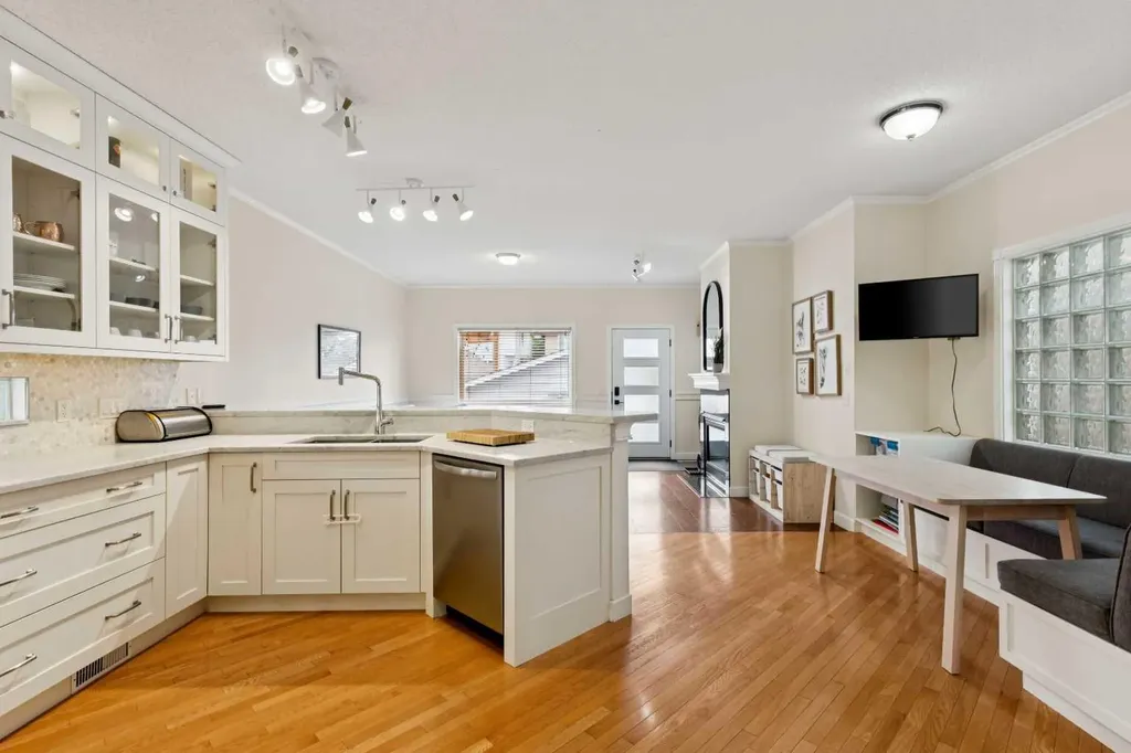718 53 Avenue SW Calgary AB T2V0C3