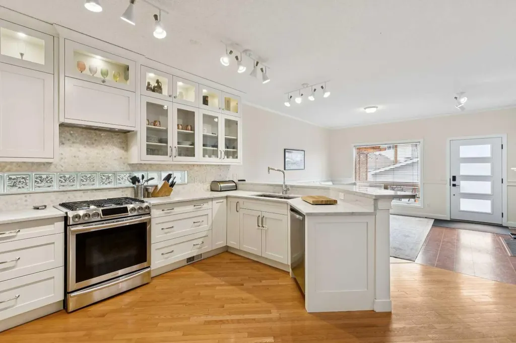718 53 Avenue SW Calgary AB T2V0C3