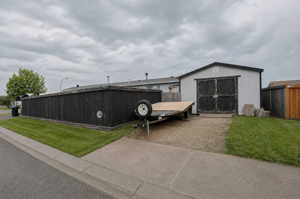 9510 108a Avenue Clairmont AB T8X 5B6