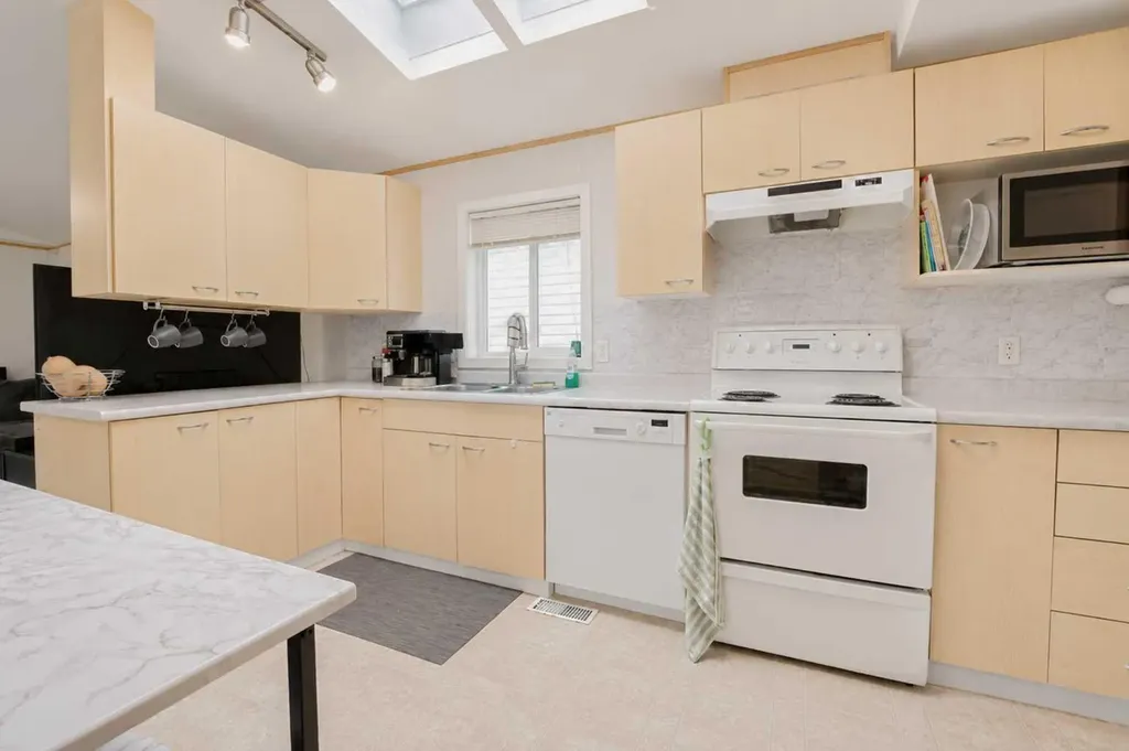 9510 108a Avenue Clairmont AB T8X 5B6