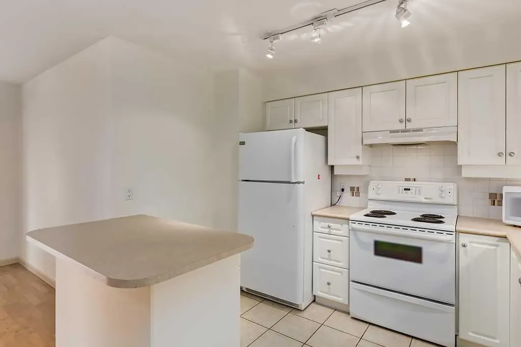650 10 Street SW Calgary AB T2P 5G4