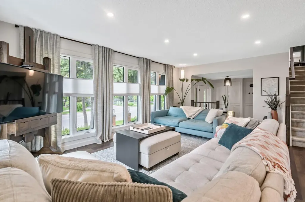263 Silvergrove Place NW Calgary AB T3B 4T5
