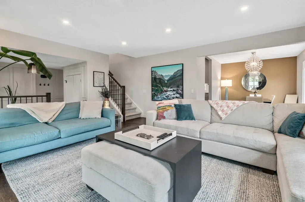 263 Silvergrove Place NW Calgary AB T3B 4T5