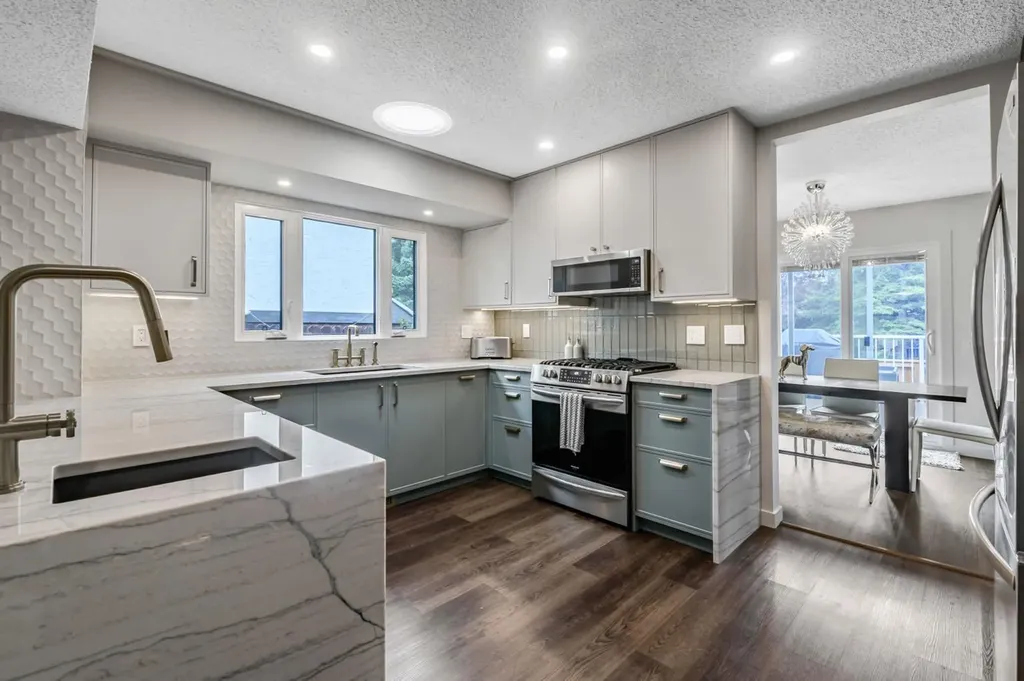 263 Silvergrove Place NW Calgary AB T3B 4T5