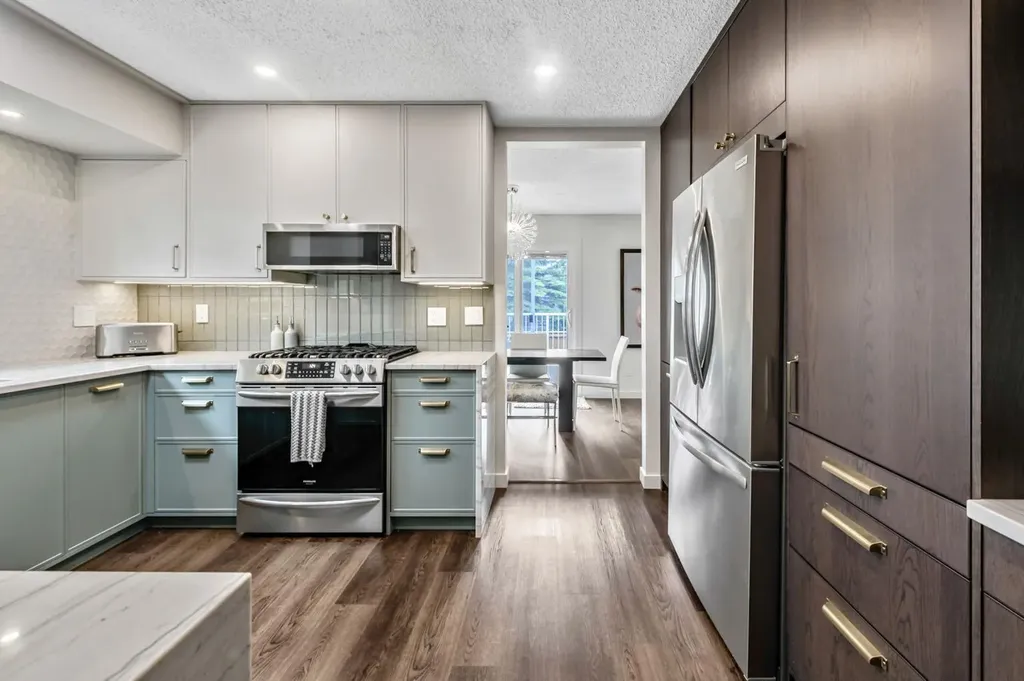 263 Silvergrove Place NW Calgary AB T3B 4T5